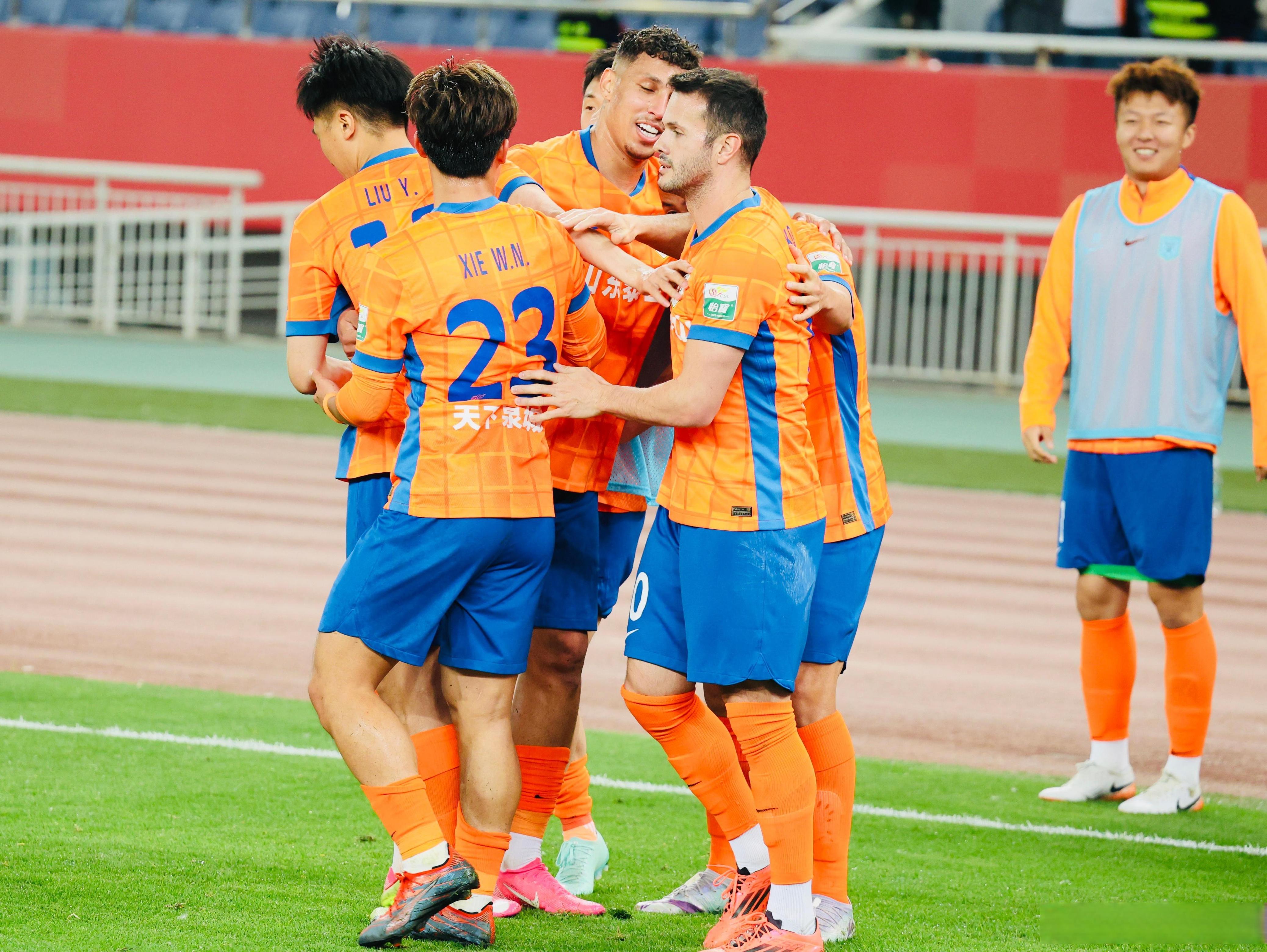 关于西甲今晨再迎强敌，浙江队调整名单，主帅态度：引发热议，控场能力受关注的信息